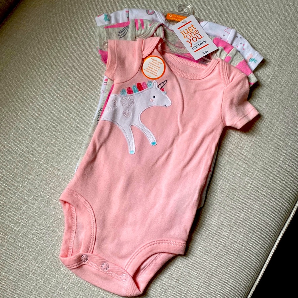 Brand new infant 3 bundle onesies size 3M, Brand carters. 🦄🌈